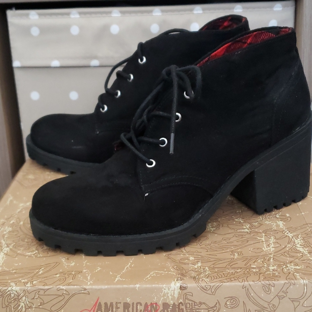 Boots - Picture 2 of 4